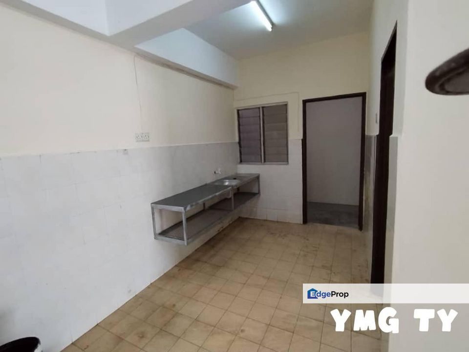 For sale perdana villa apartment, taman sentosa klang basic newly painted below market value, Selangor, Klang