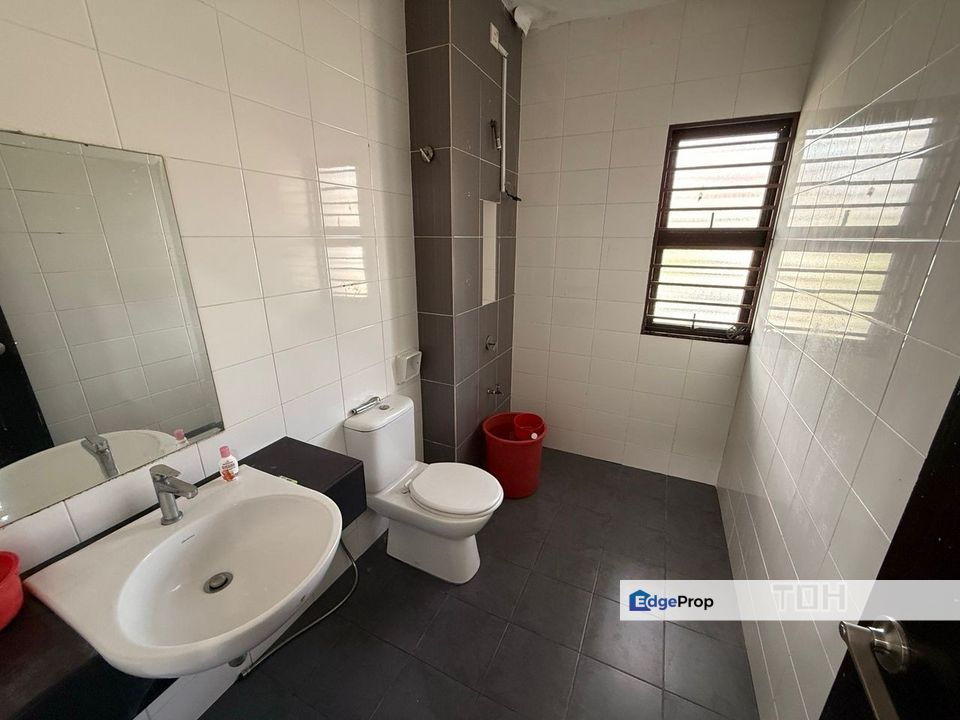 For rent bandar bukit raja klang double storey renovated & extended partially furnished, Selangor, Klang