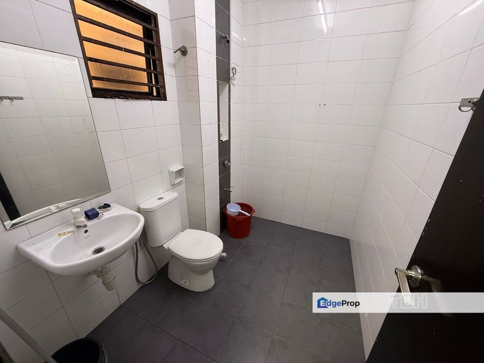 For rent bandar bukit raja klang double storey renovated & extended partially furnished, Selangor, Klang