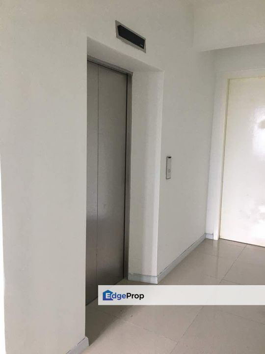For sale paragon 3 puchong south condominium partially furnished nearby the mines & UPM, Selangor, Puchong South