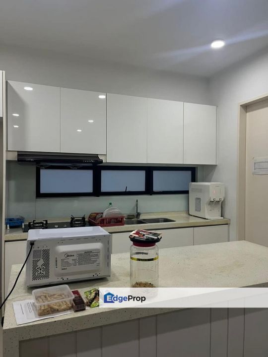For sale paragon 3 puchong south condominium partially furnished nearby the mines & UPM, Selangor, Puchong South