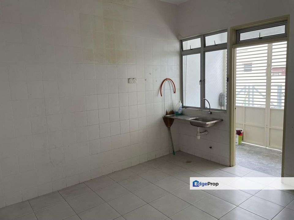 For rent bandar parklands klang double storey basic unit, Selangor, Klang