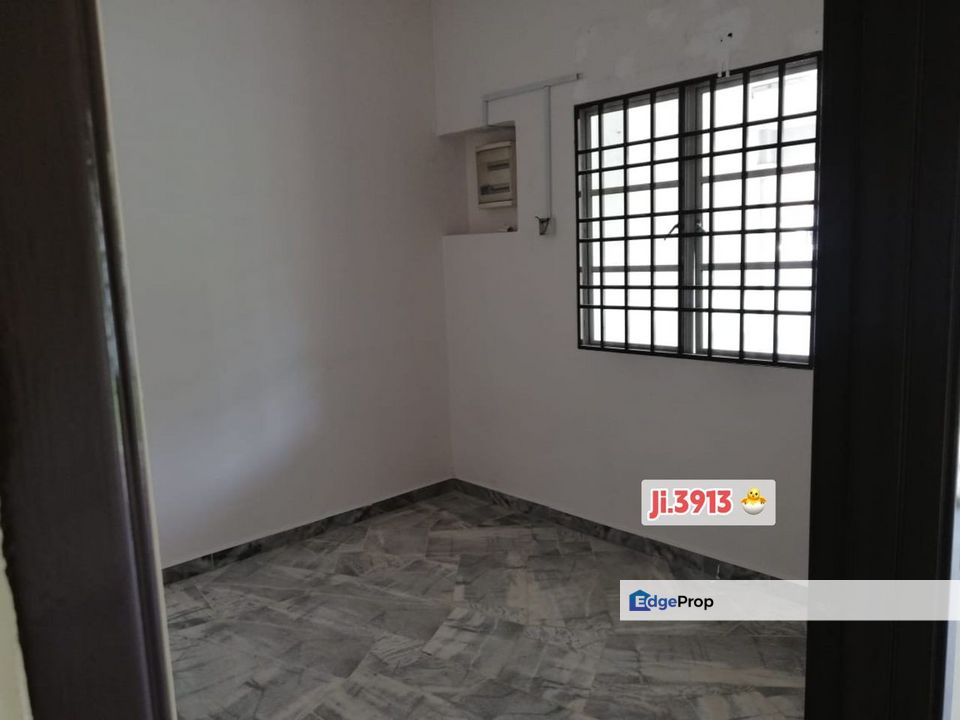 For rent bandar bukit raja klang 1.5 storey house good condition, Selangor, Klang
