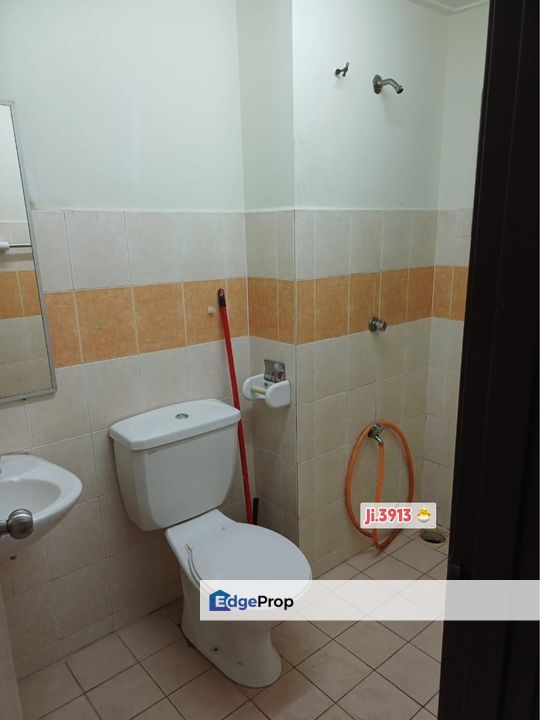 For rent bandar bukit raja klang 1.5 storey house good condition, Selangor, Klang