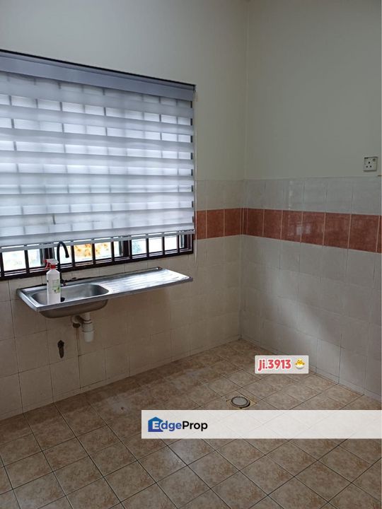 For rent bandar bukit raja klang 1.5 storey house good condition, Selangor, Klang