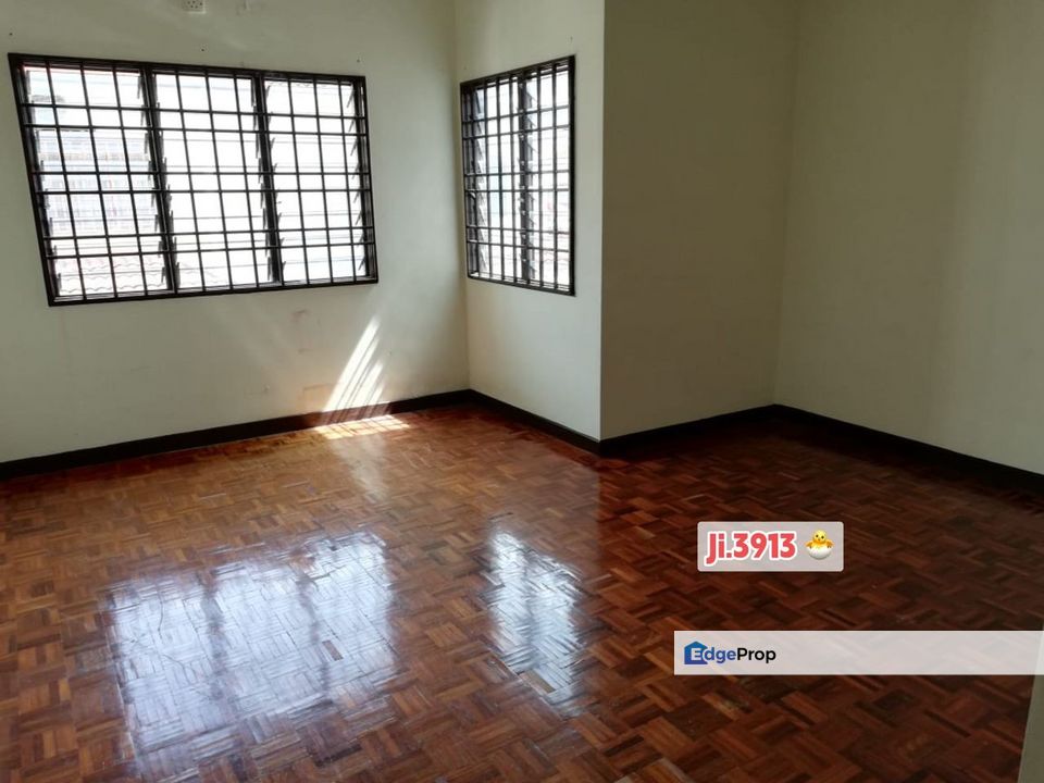 For rent bandar bukit raja klang 1.5 storey house good condition, Selangor, Klang