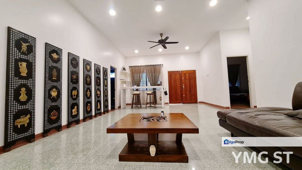 For sale taman melawis klang bungalow fully furnished good condition, Selangor, Klang