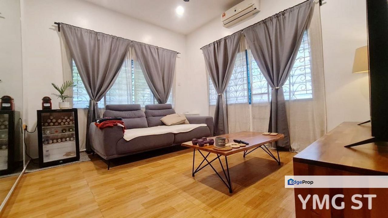 For sale taman melawis klang bungalow fully furnished good condition, Selangor, Klang