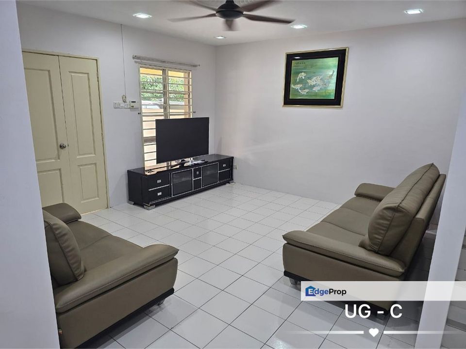 For rent alam impian shah alam double storey renovated 80% fully furnished , Selangor, Shah Alam