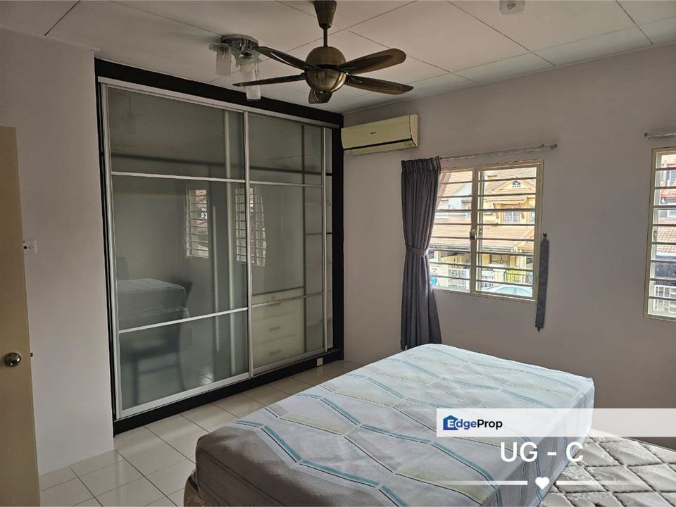 For rent alam impian shah alam double storey renovated 80% fully furnished , Selangor, Shah Alam