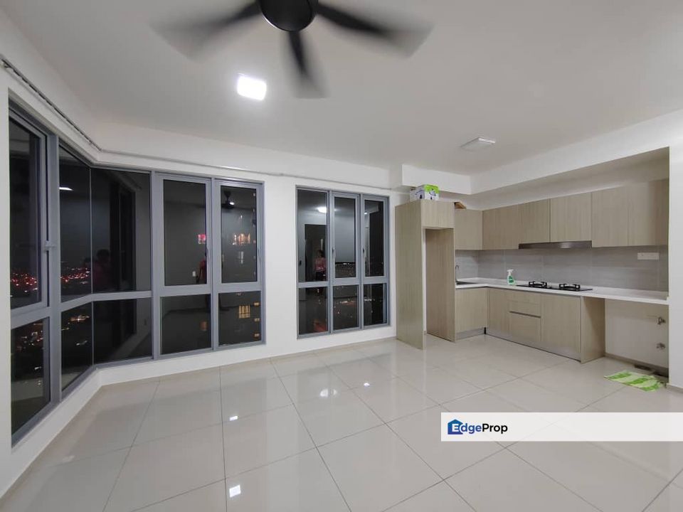 For rent adria residence @ gravit8, klang Kota Bayuemas Klang condominium partially furnished near ksl mall endlot, Selangor, Klang