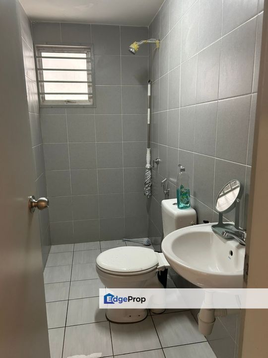 For sale pangsapuri kemuning aman shah alam fully furnished renovated tip top condition, Selangor, Shah Alam