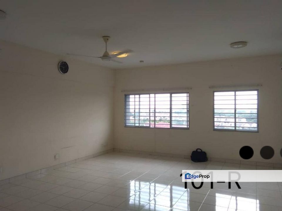 For sale lagoon suites kota kemuning condominium partially furnished, Selangor, Kota Kemuning