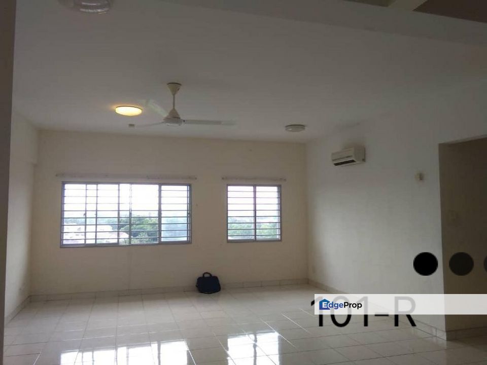 For sale lagoon suites kota kemuning condominium partially furnished, Selangor, Kota Kemuning