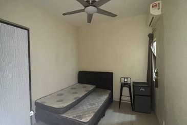 Dedaun Hijau (Greenfield Regency)