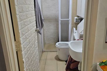 D'Summit Residences @ Kempas Utama