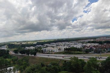 D'Summit Residences @ Kempas Utama