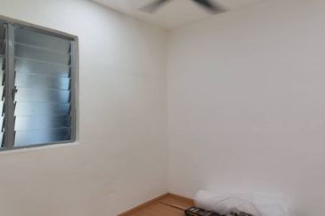 Flat Taman Ungku Tun Aminah