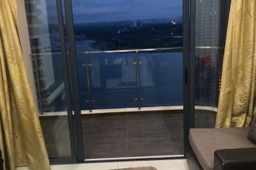 Baypoint @ Country Garden Danga Bay