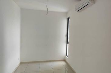 The M @ Medini Macrolink