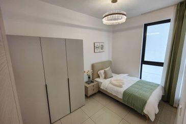 The M @ Medini Macrolink