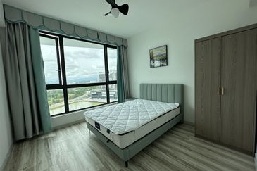 The M @ Medini Macrolink