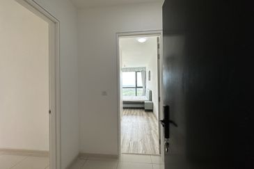 The M @ Medini Macrolink