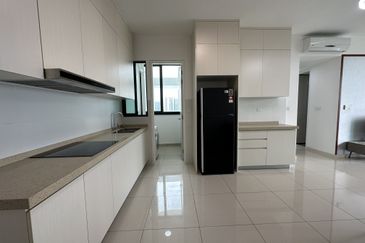 The M @ Medini Macrolink