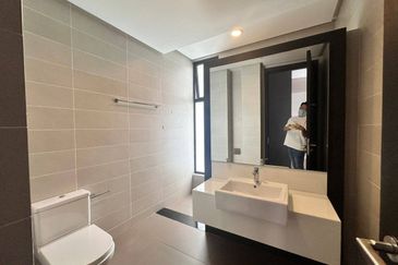 Avira Medini Sunway   Corner Lot