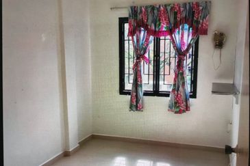 Taman Pulai Utama Flat