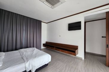 The Country Residency