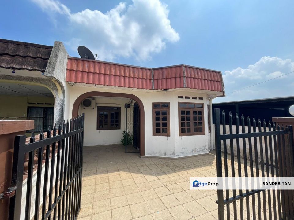 Taman Dahlia Tampoi Single Storey Low Cost House, Johor, Tampoi