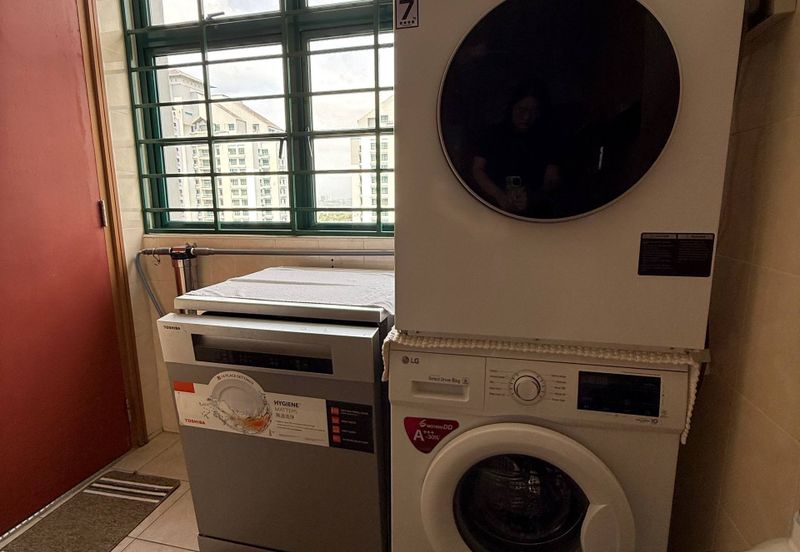 Straits View Condominium