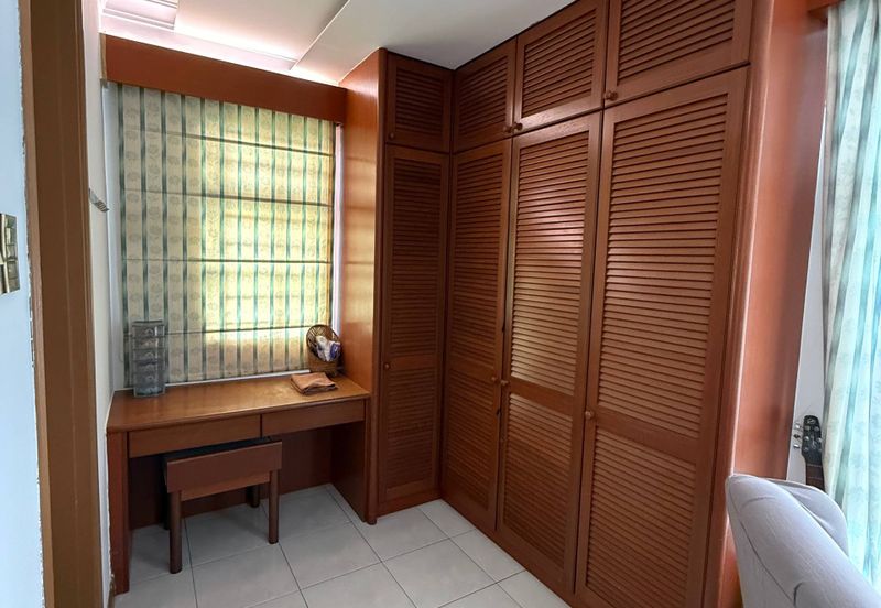 Straits View Condominium