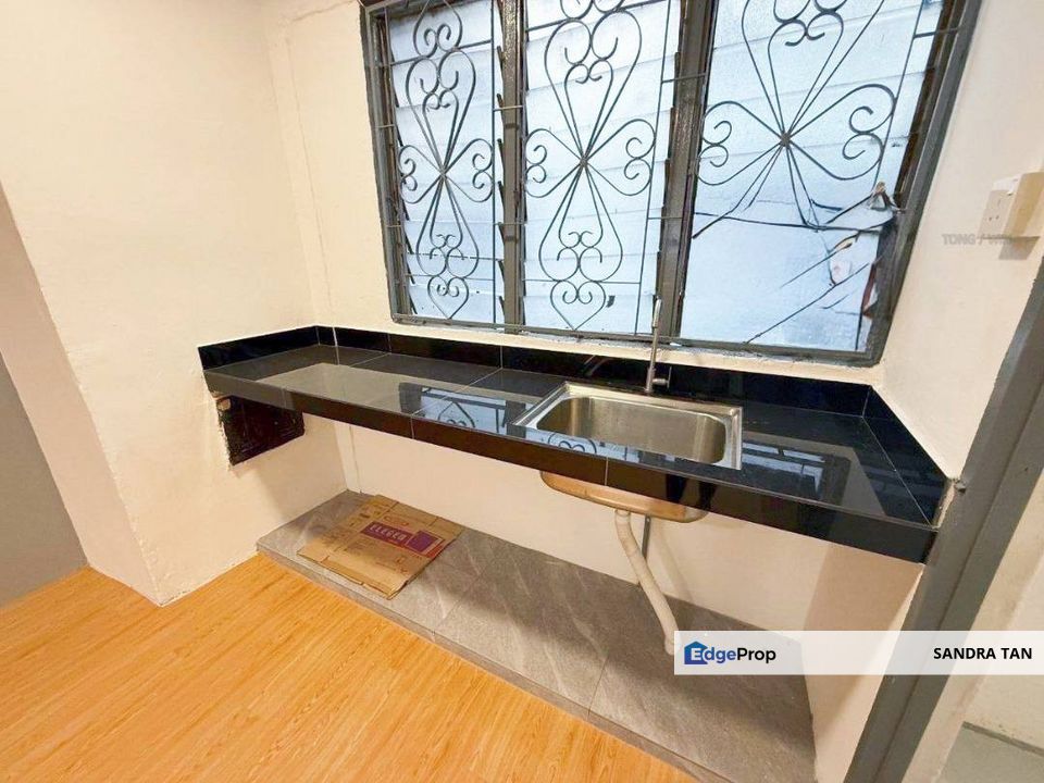 Taman Ungku Tun Aminah, 81300 Skudai (Tuta) 2 Room Low Cost Flat, Johor, Johor Bahru