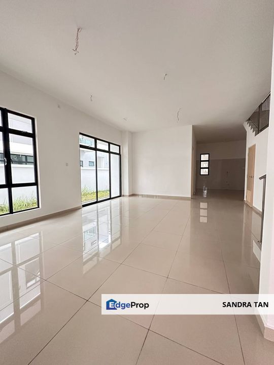 Jalan Mutiara Emas 2/Xx, Taman Mount Austin, 81100 Jb Double Storey Cluster, Johor, Johor Bahru