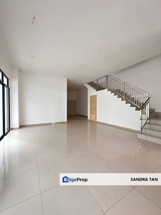 Jalan Mutiara Emas 2/Xx, Taman Mount Austin, 81100 Jb Double Storey Cluster, Johor, Johor Bahru