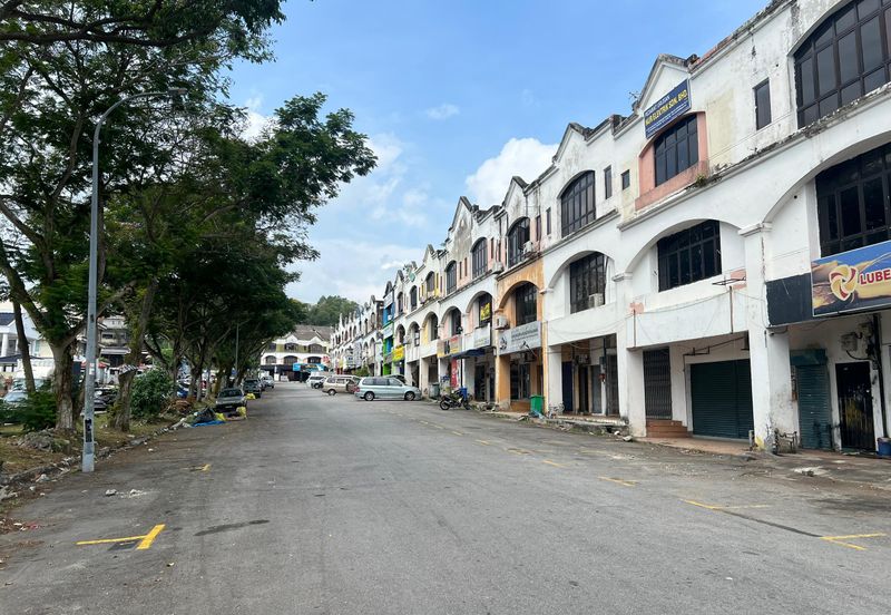 Desa Subang Permai 3-Storey Shop with 6% ROI