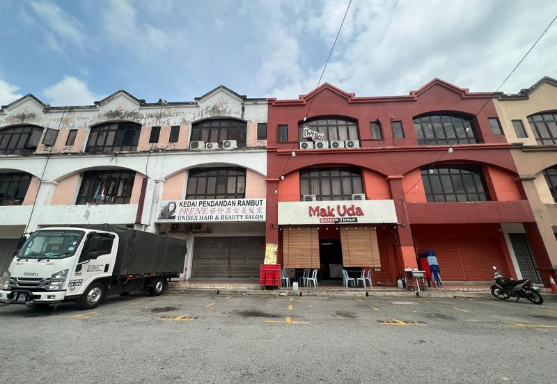 Desa Subang Permai 3-Storey Shop with 6% ROI