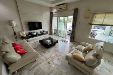 SL7, Bandar Sungai Long