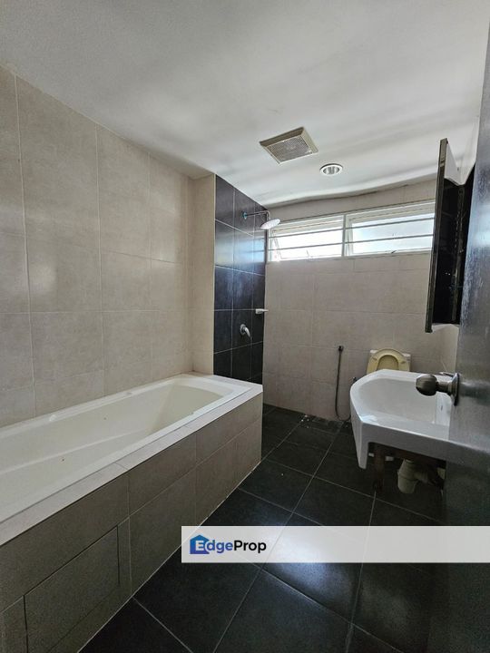 Unit well maintain and below Market Price, Selangor, Balakong