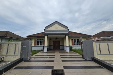 FOR SALE : 1-Storey Bungalow, Taman Pantai Sepang Putra (BELOW MV)