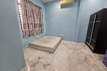 FOR SALE : 1-Storey Bungalow, Taman Pantai Sepang Putra (BELOW MV)