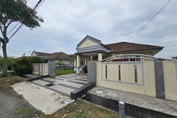 FOR SALE : 1-Storey Bungalow, Taman Pantai Sepang Putra (BELOW MV)