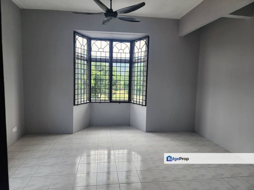 2-Storey Terrace (End Lot) Taman Dahlia, Bandar Baru Salak Tinggi @ Sepang, Selangor, Sepang