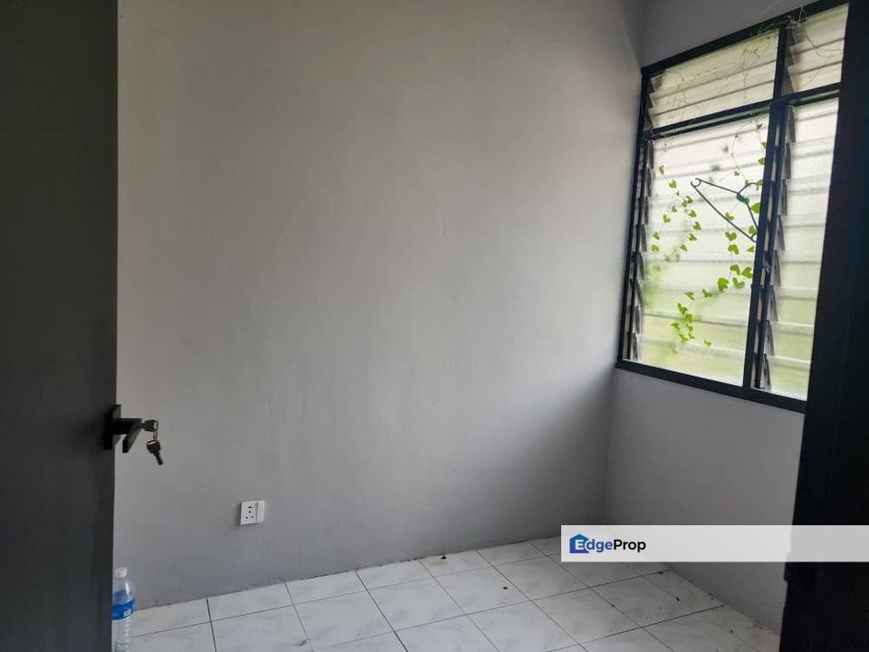 2-Storey Terrace (End Lot) Taman Dahlia, Bandar Baru Salak Tinggi @ Sepang, Selangor, Sepang