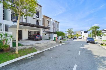 Duta Villa, Presint 14