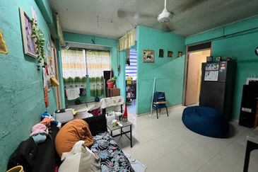 LARKIN JOHOR BAHRU, Flat Bertentangan Balai Polis Larkin