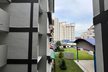 LARKIN JOHOR BAHRU, Flat Bertentangan Balai Polis Larkin