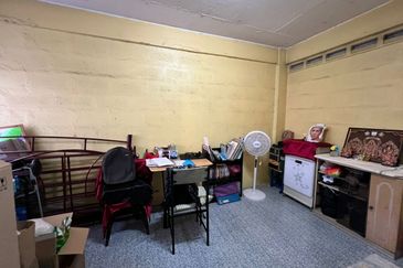 LARKIN JOHOR BAHRU, Flat Bertentangan Balai Polis Larkin